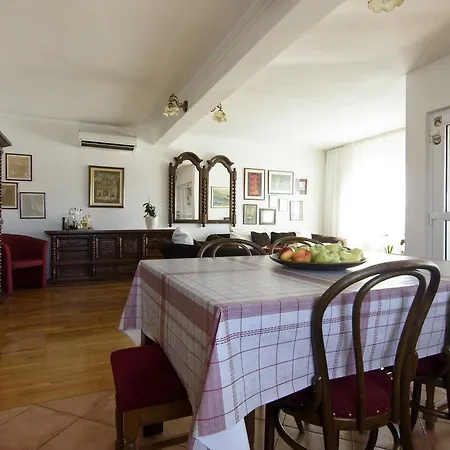 Basic Apartman Apartment